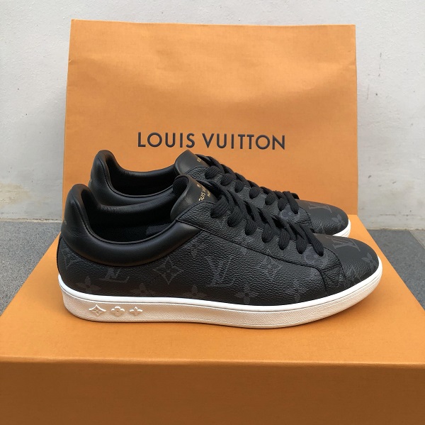 Giày nam Louis Vuitton siêu cấp – GN0317 là sản phâm HOT nhất hiện nay.  Celica miễn phí giao hàng toàn quốc. Nhận sỉ lẻ hàng si… | Louis vuitton, Giày  nam, Slippers