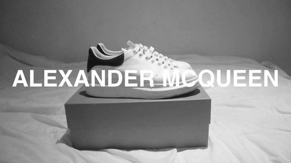 phối đồ với giày mcqueen nữ, mix đồ với giày mcqueen
