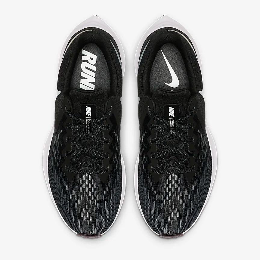Phần dây buộc Nike Air Zoom Winflo 6 Men's Running Shoes BQ9685-001 được cố định bằng hệ thống cáp nằm ẩn bên trong giúp mang lại cảm giác chắc chắn