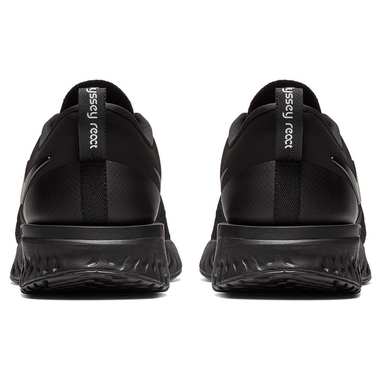 Phần gót sau được trang bị tag có in chữ “Odyssey react” hỗ trợ việc mang giày trở nên nhanh chóng và thuận tiện hơn.
