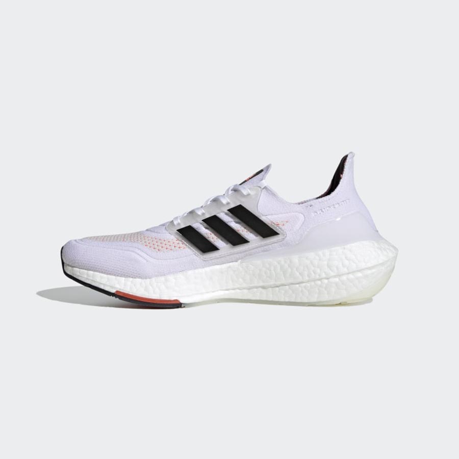 https://admin.thegioigiay.com/upload/product/2022/11/gia-y-the-thao-adidas-ultraboost-21-cloud-white-core-black-solar-red-6373612698a9a-15112022165134.jpg