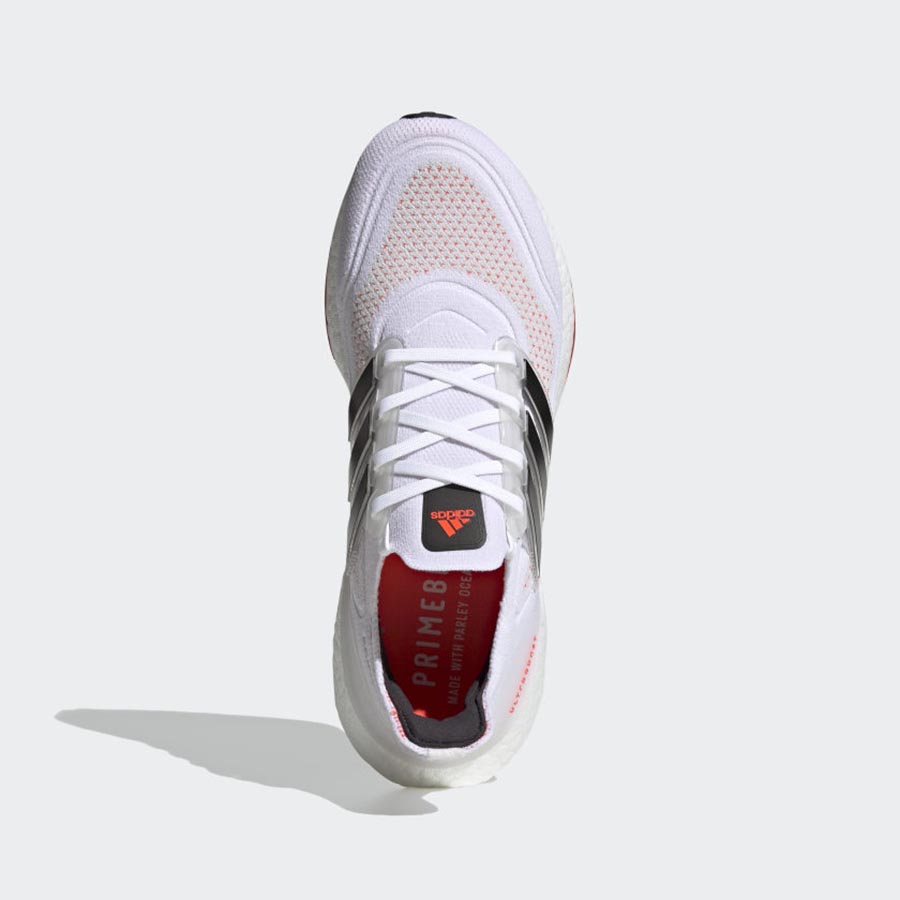 https://admin.thegioigiay.com/upload/product/2022/11/gia-y-the-thao-adidas-ultraboost-21-cloud-white-core-black-solar-red-63736126d768d-15112022165134.jpg