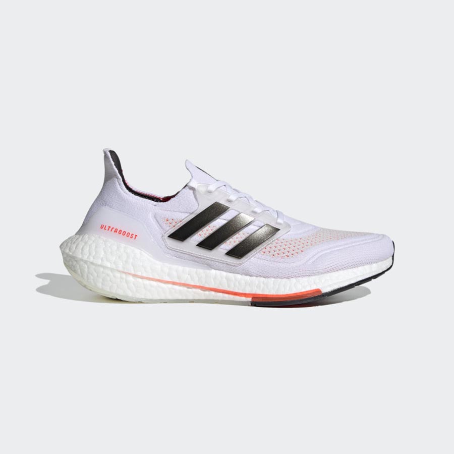 https://admin.thegioigiay.com/upload/product/2022/11/gia-y-the-thao-adidas-ultraboost-21-cloud-white-core-black-solar-red-637361271960d-15112022165135.jpg