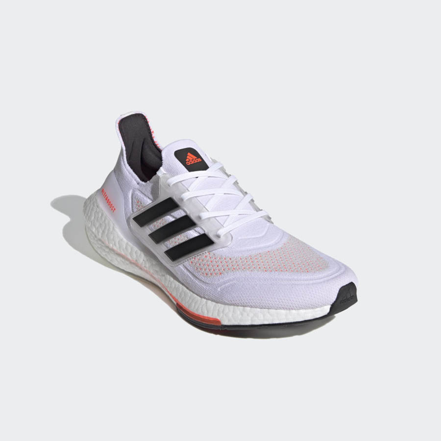 https://admin.thegioigiay.com/upload/product/2022/11/gia-y-the-thao-adidas-ultraboost-21-cloud-white-core-black-solar-red-63736127bb183-15112022165135.jpg