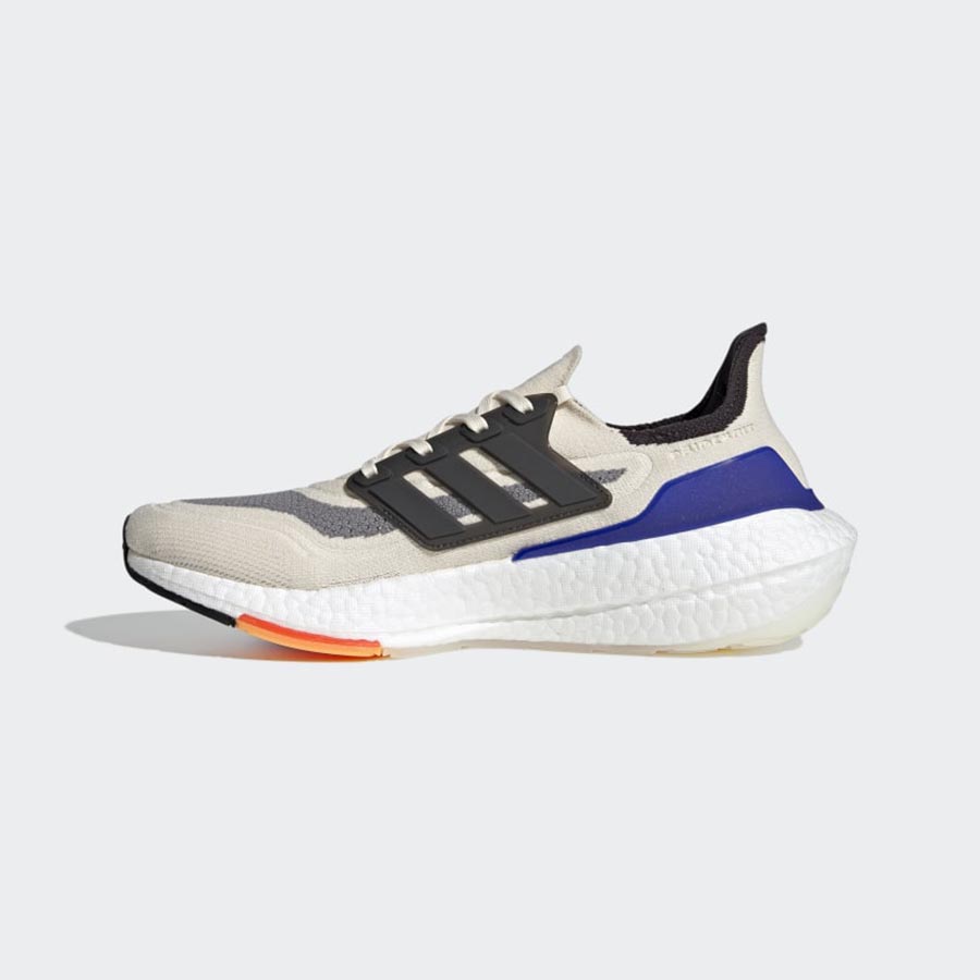 https://admin.thegioigiay.com/upload/product/2022/11/gia-y-the-thao-adidas-ultraboost-21-wonder-white-carbon-solar-red-637455fd4d242-16112022101613.jpg