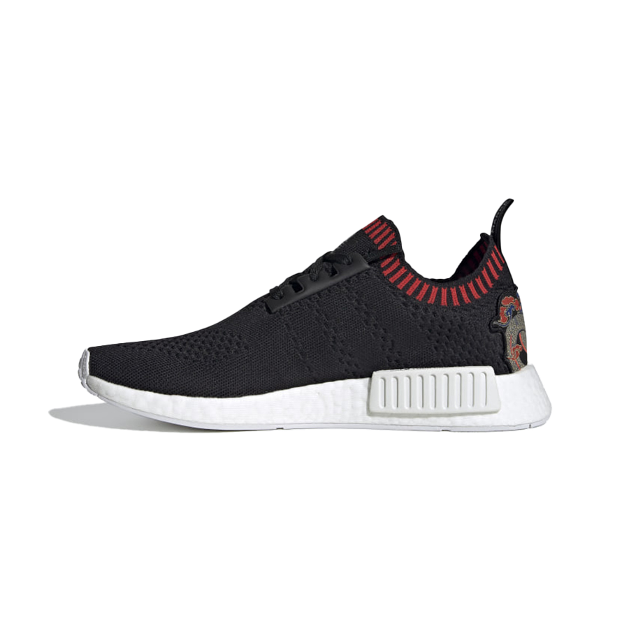 https://admin.thegioigiay.com/upload/product/2022/11/giay-the-thao-adidas-nmd-r1-primeknit-dragon-patch-mau-den-636b63395d4a7-09112022152217.png