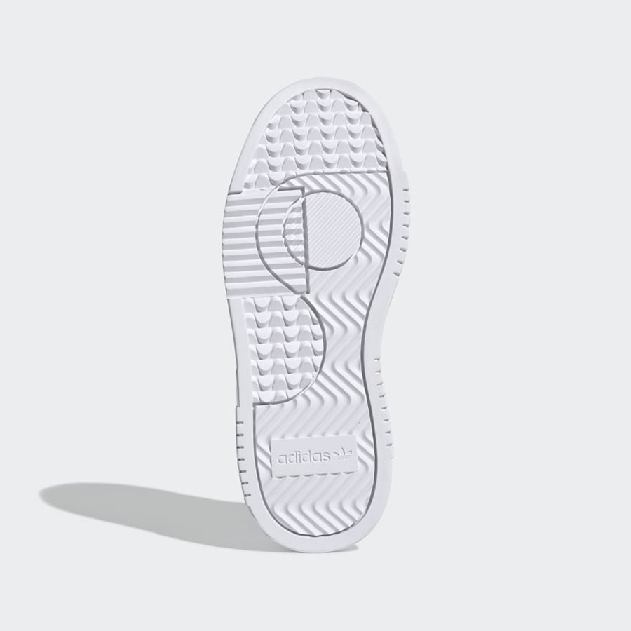 https://admin.thegioigiay.com/upload/product/2022/11/giay-the-thao-adidas-supercourt-all-white-mau-trang-6377277f107f7-18112022133439.jpg