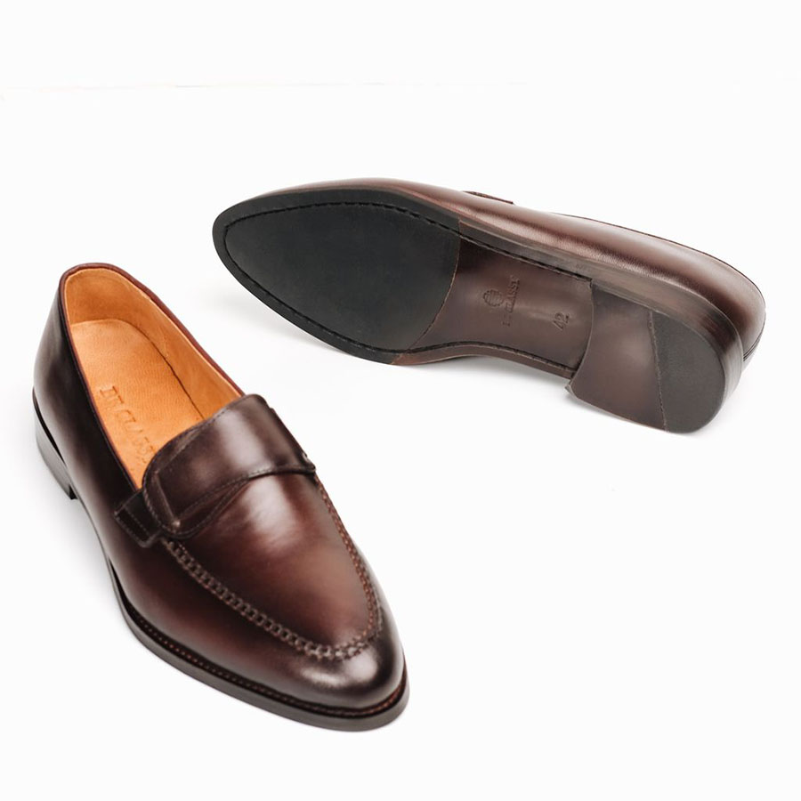 https://admin.thegioigiay.com/upload/product/2022/12/giay-tay-be-classy-classic-the-gents-loafer-lf18-mau-nau-639016d31a218-07122022113011.jpg
