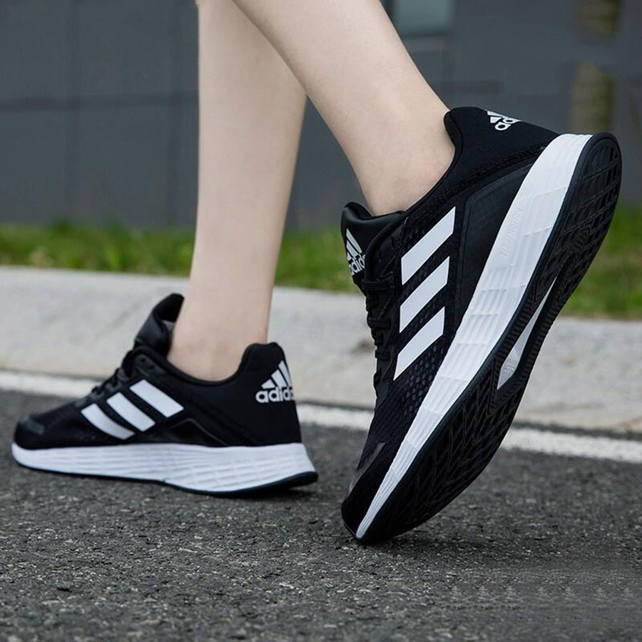 Top 7 BST giày Adidas nam trắng basic dễ phối đồ cực bắt trend