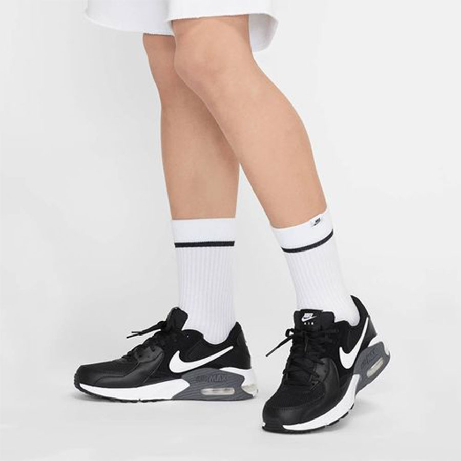 https://admin.thegioigiay.com/upload/product/2023/05/giay-the-thao-nike-air-max-excee-black-cd4165-001-mau-den-40-645ee7d7e0882-13052023082855.jpg