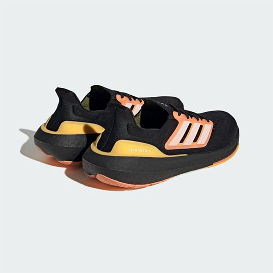 https://admin.thegioigiay.com/upload/product/2023/07/giay-chay-bo-nam-adidas-men-s-training-ultraboost-light-running-shoes-hq8595-mau-den-vang-42-5-64c08ec7bbbf4-26072023101103.jpg
