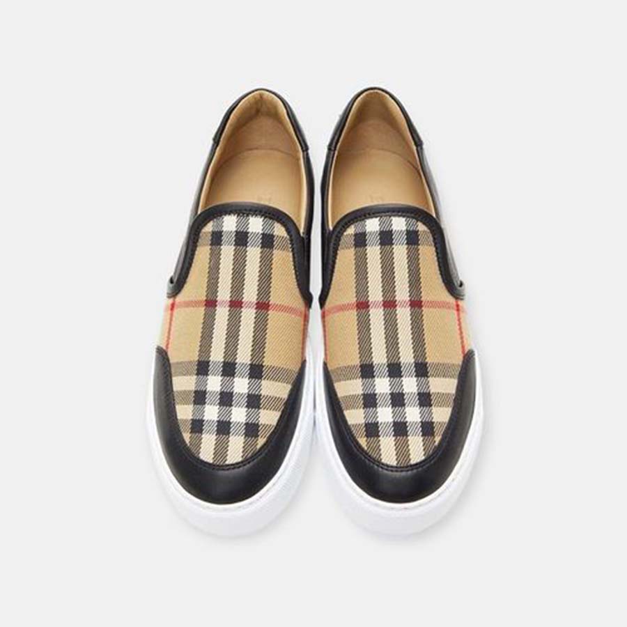 https://admin.thegioigiay.com/upload/product/2023/08/giay-slip-on-burberry-80432131012-mau-den-be-64d19f5dce528-08082023085021.jpg